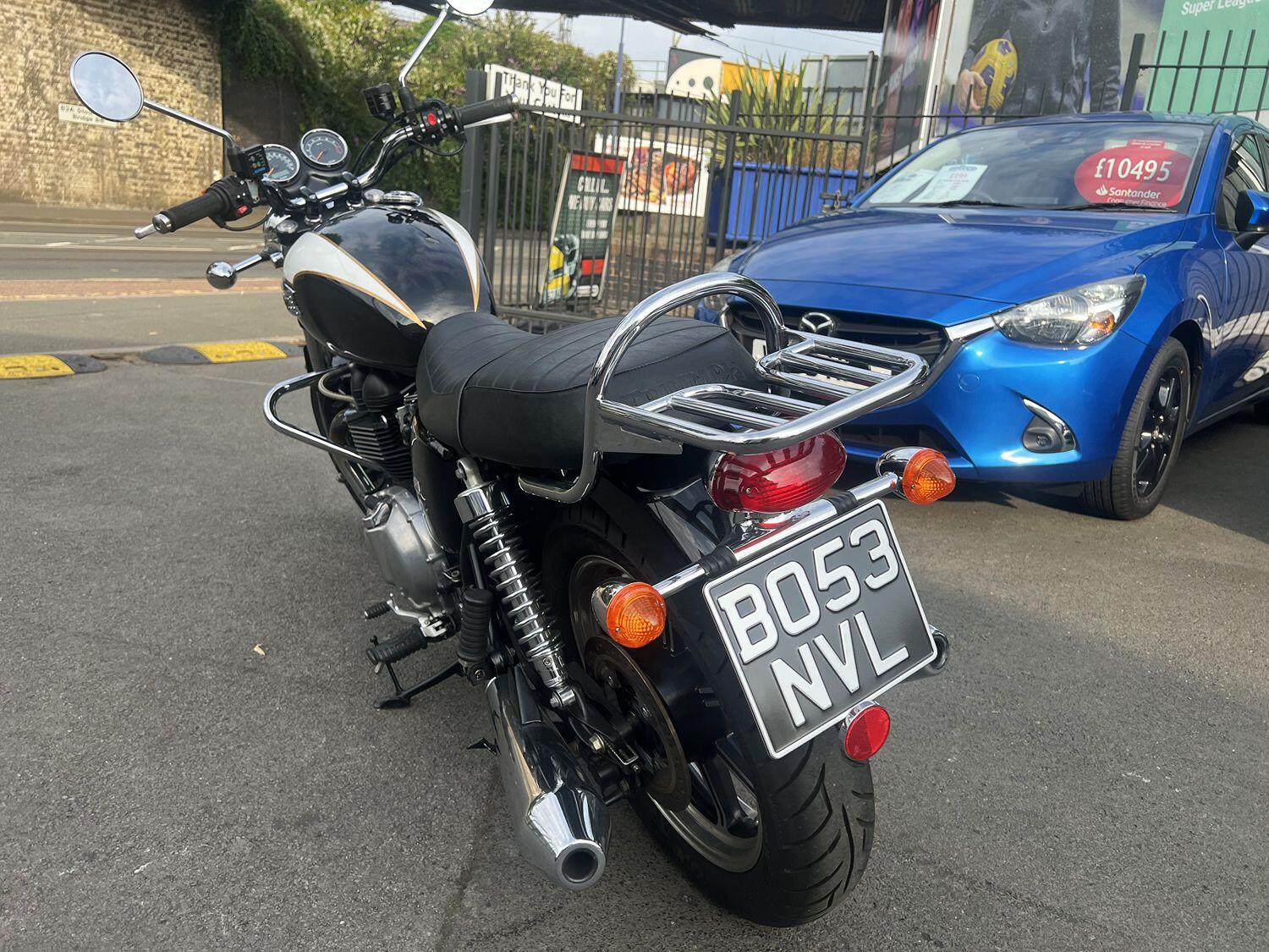 Triumph BONNEVILLE 865