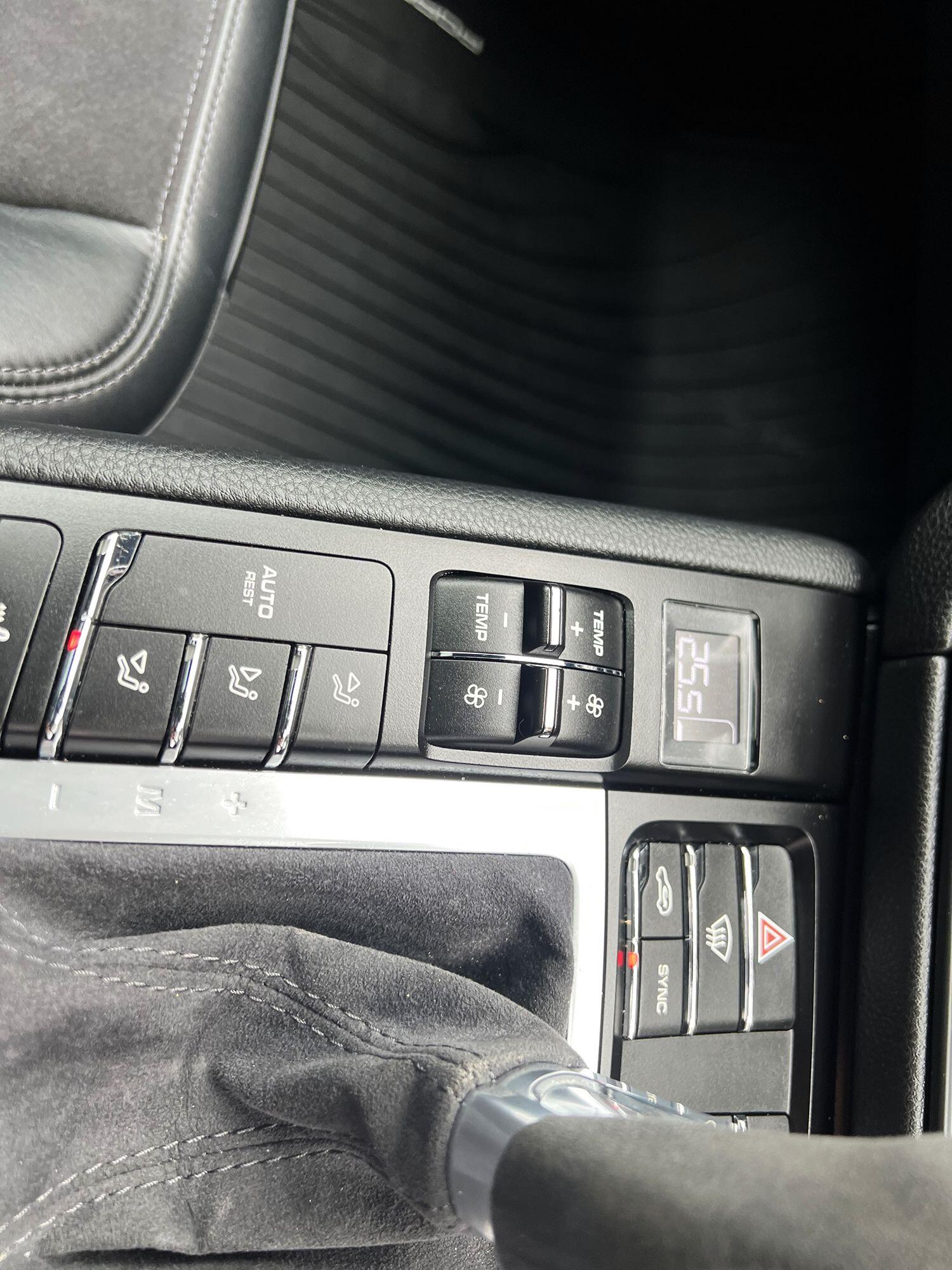 Used Porsche Macan 2021 for sale - 77154449: Photo 22