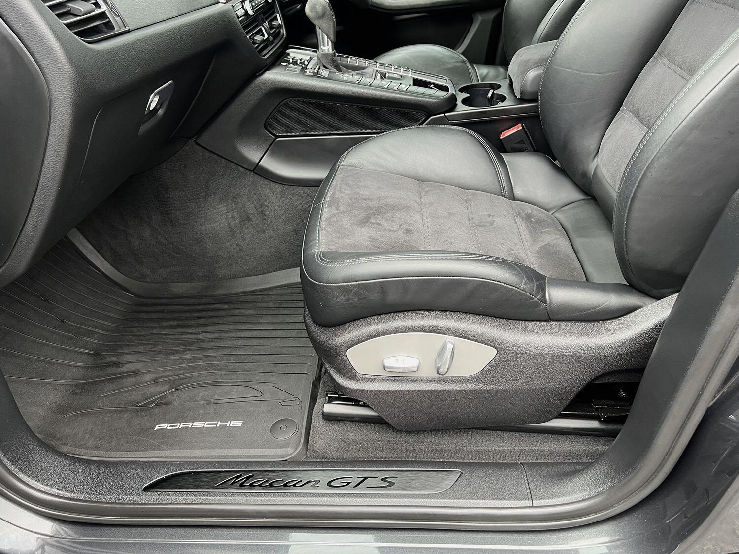 Used Porsche Macan 2021 for sale - 77154449: Photo 32