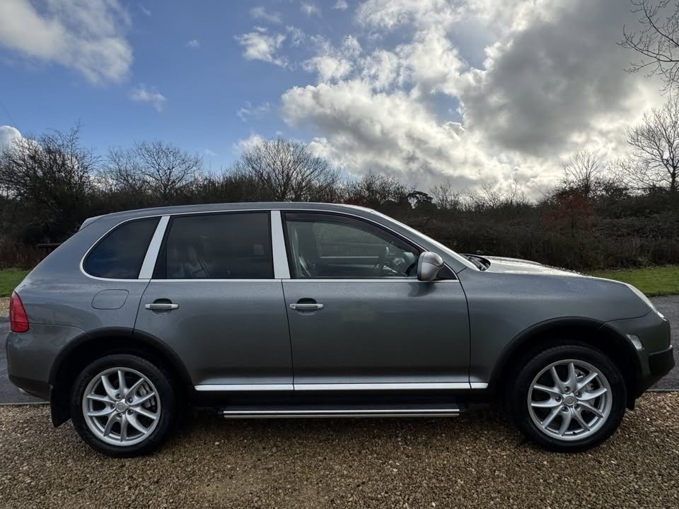 Used Porsche Cayenne 2010 for sale - 78220600: Photo 2