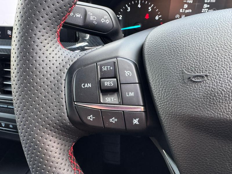 Used Ford Focus 2023 for sale - 76949137: Photo 20