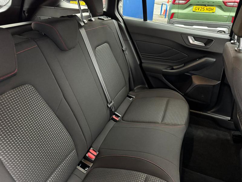 Used Ford Focus 2023 for sale - 76038191: Photo 16