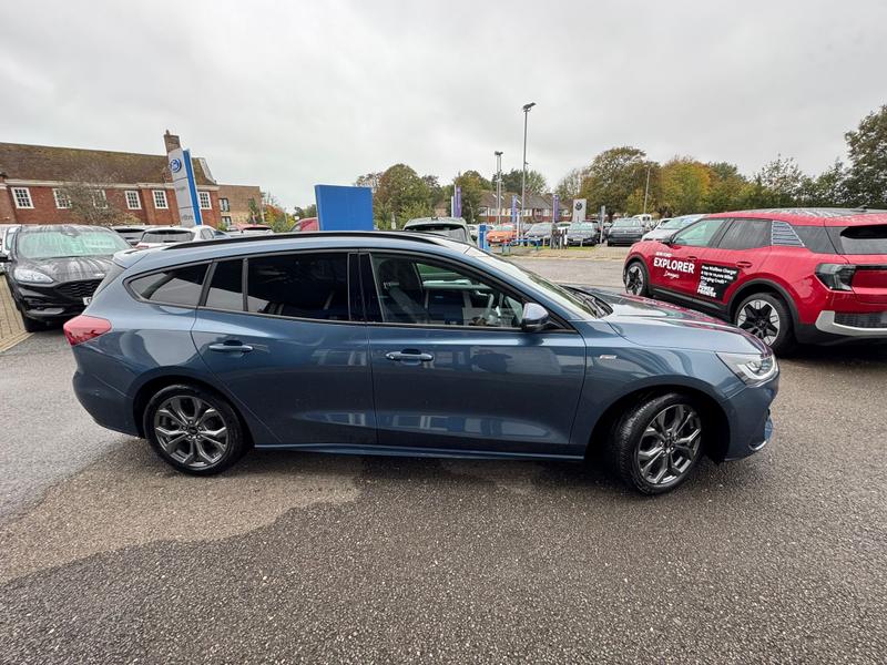 Used Ford Focus 2023 for sale - 76038191: Photo 2