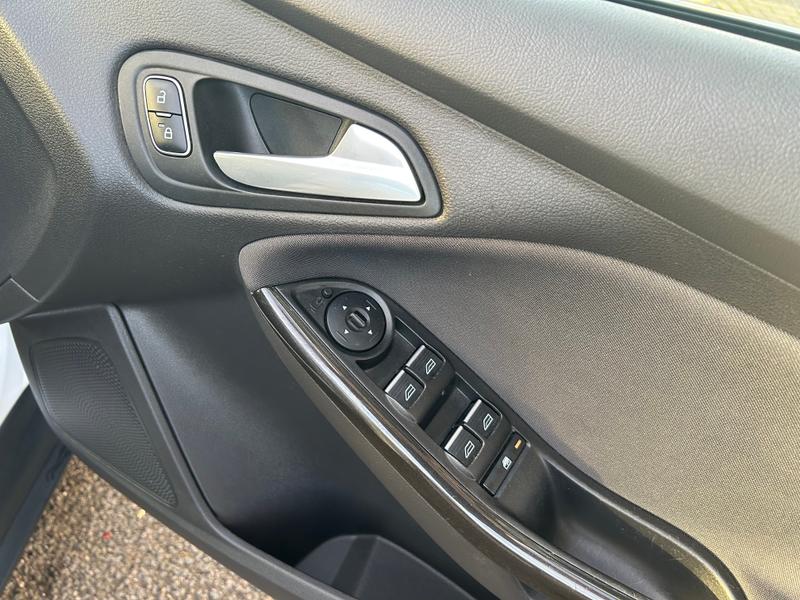 Used Ford Focus 2015 for sale - 76931346: Photo 24