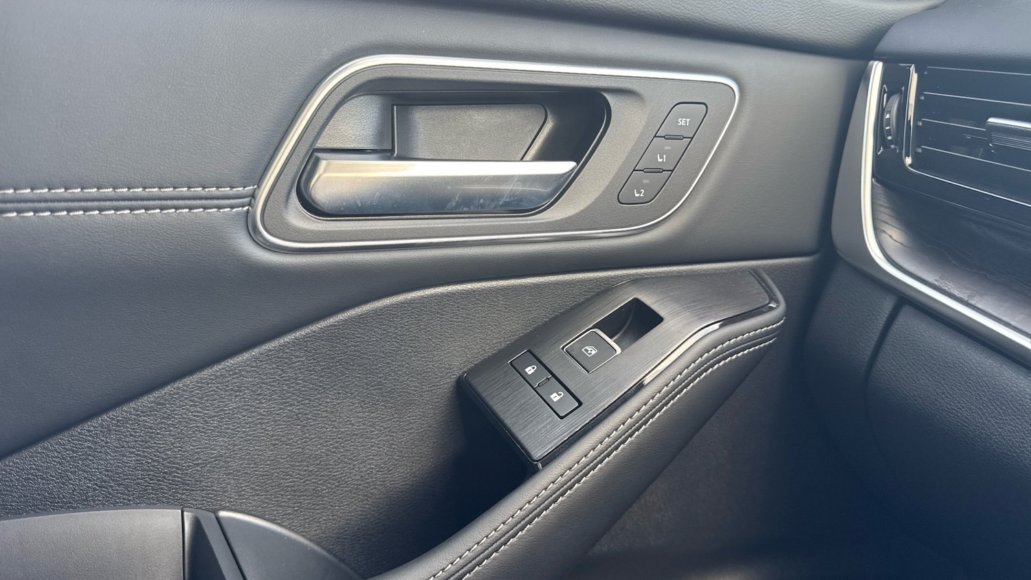 Used Nissan X-Trail 2025 for sale - 77026008: Photo 43