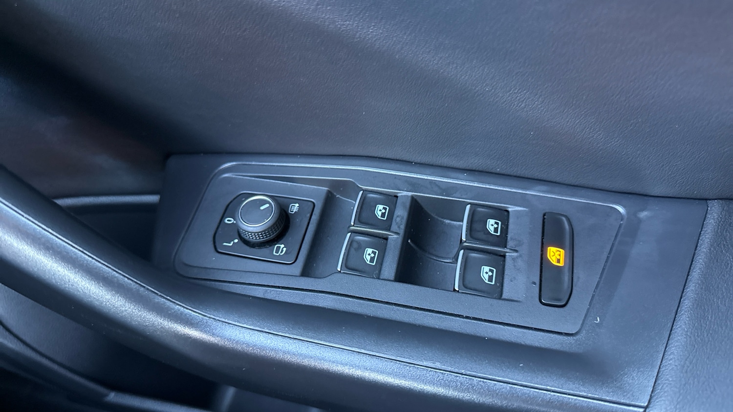 Used Volkswagen T-Roc 2021 for sale - 76983836: Photo 24