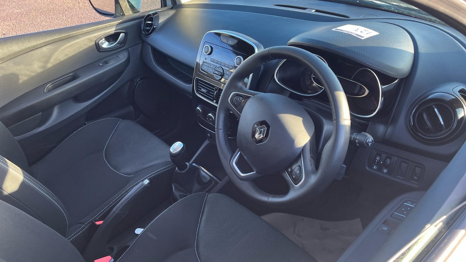Used Renault Clio 2019 for sale - 76980734: Photo 11