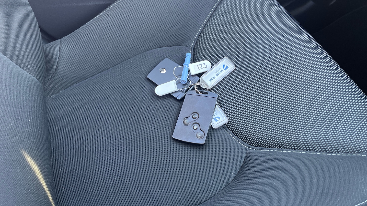 Used Renault Clio 2019 for sale - 76980734: Photo 20