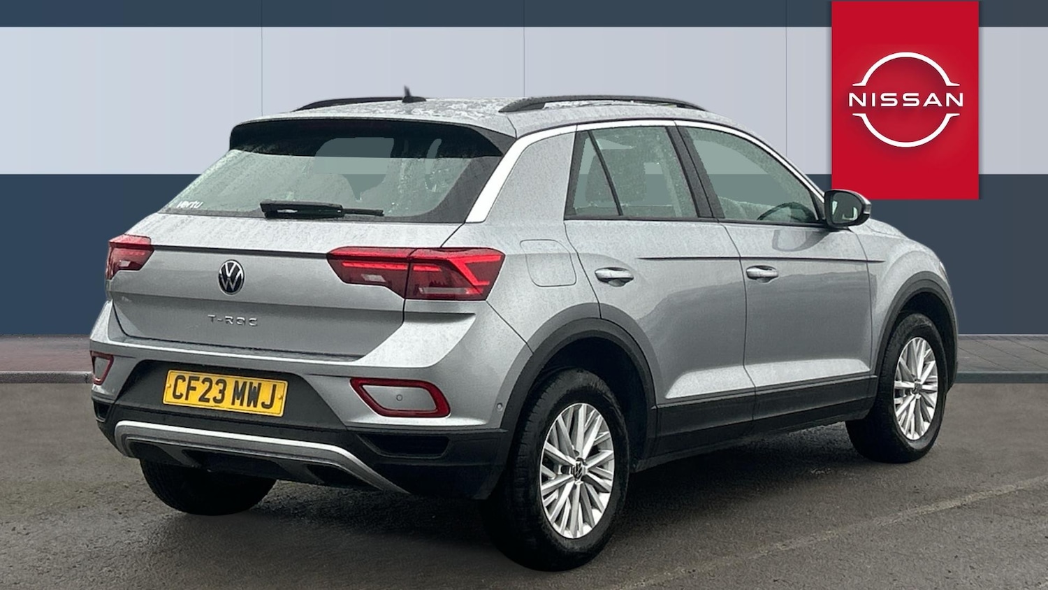 Used Volkswagen T-Roc 2023 for sale - 76895219: Photo 2