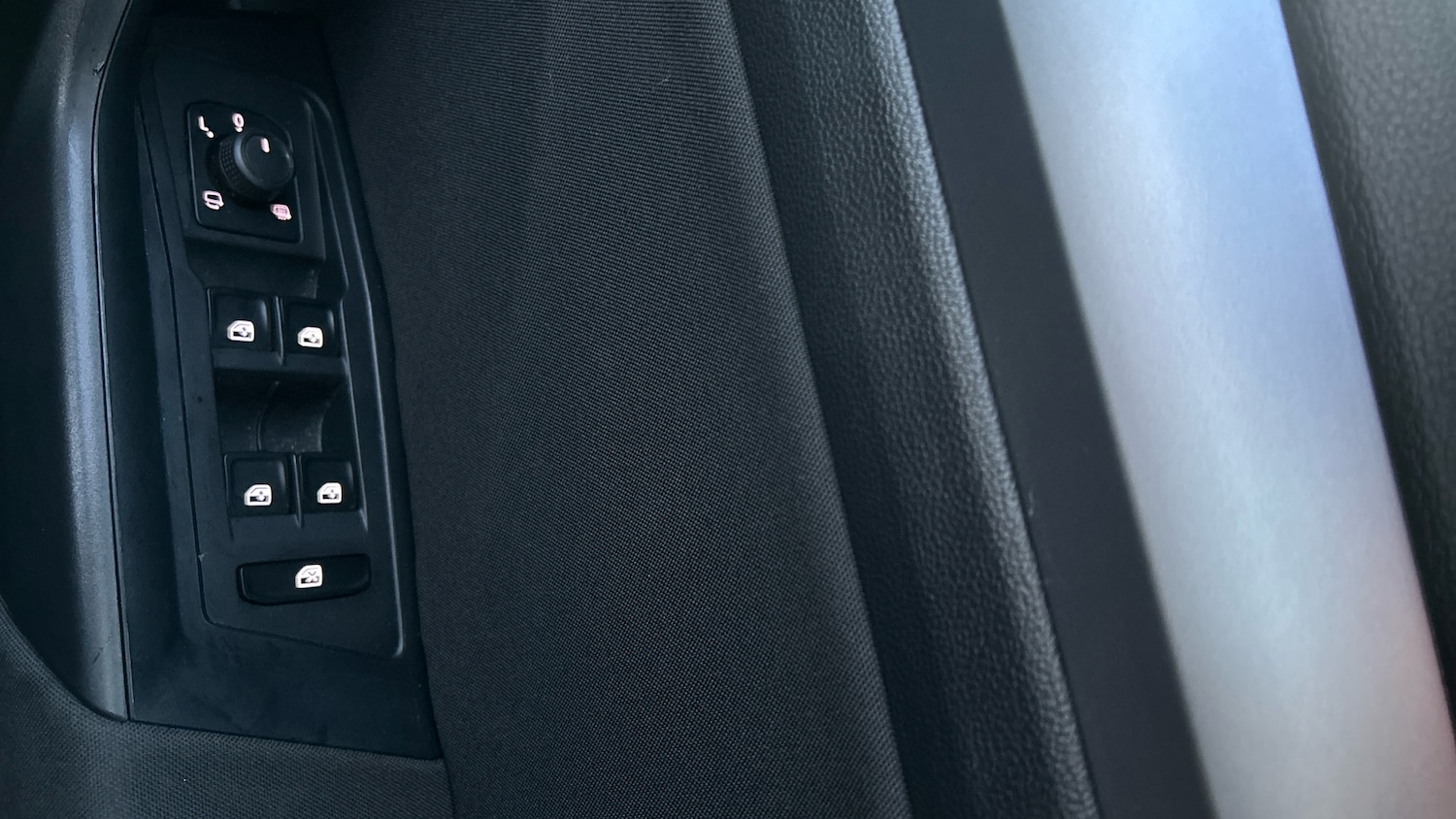 Used Volkswagen T-Roc 2023 for sale - 76895219: Photo 26