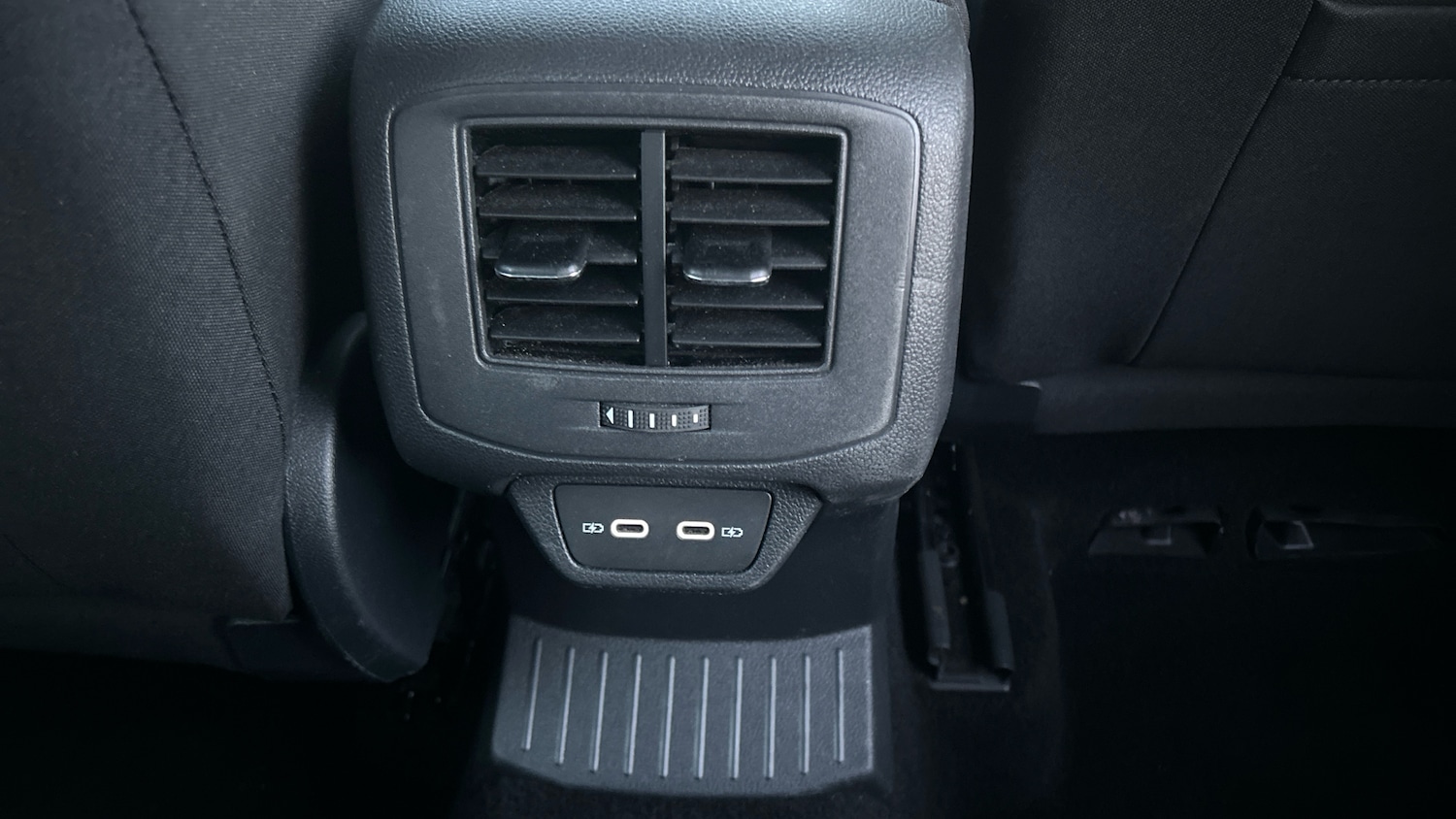 Used Volkswagen T-Roc 2023 for sale - 76895219: Photo 27