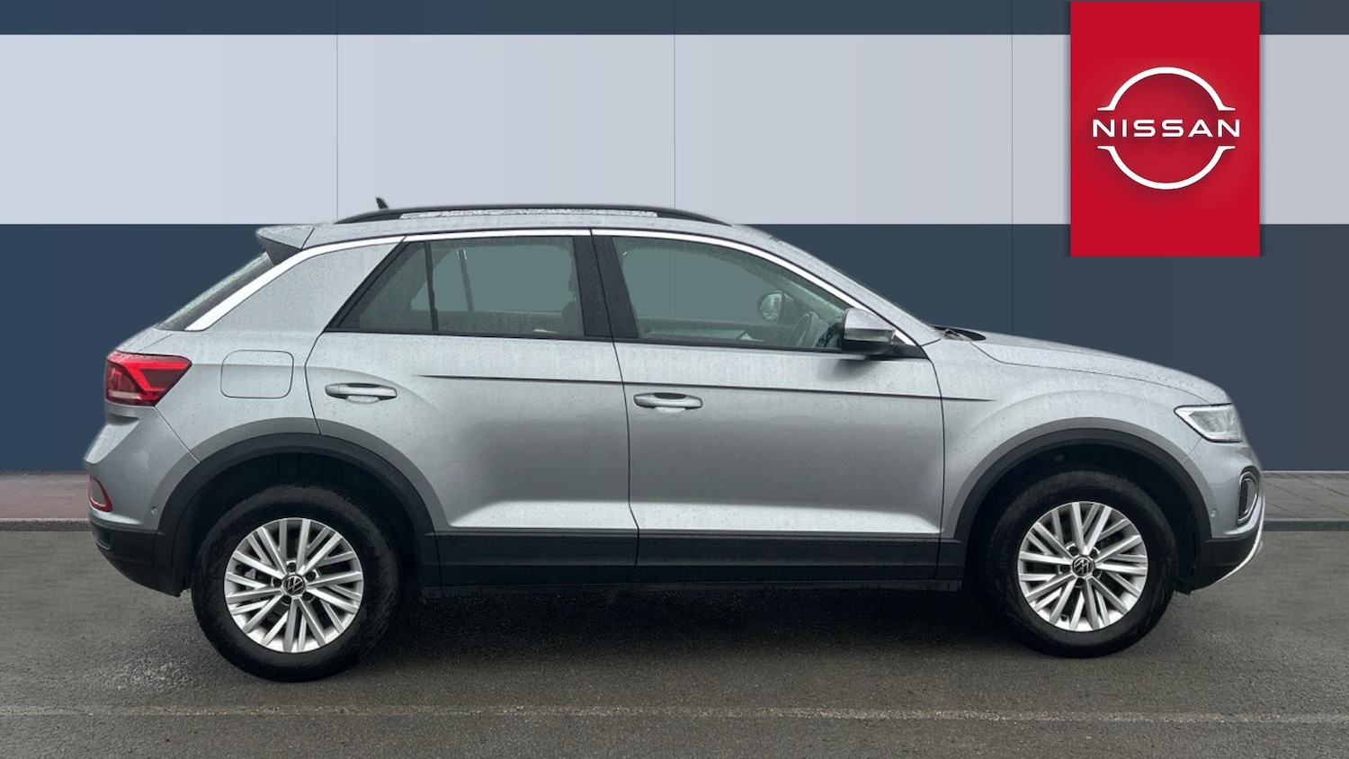 Used Volkswagen T-Roc 2023 for sale - 76895219: Photo 5