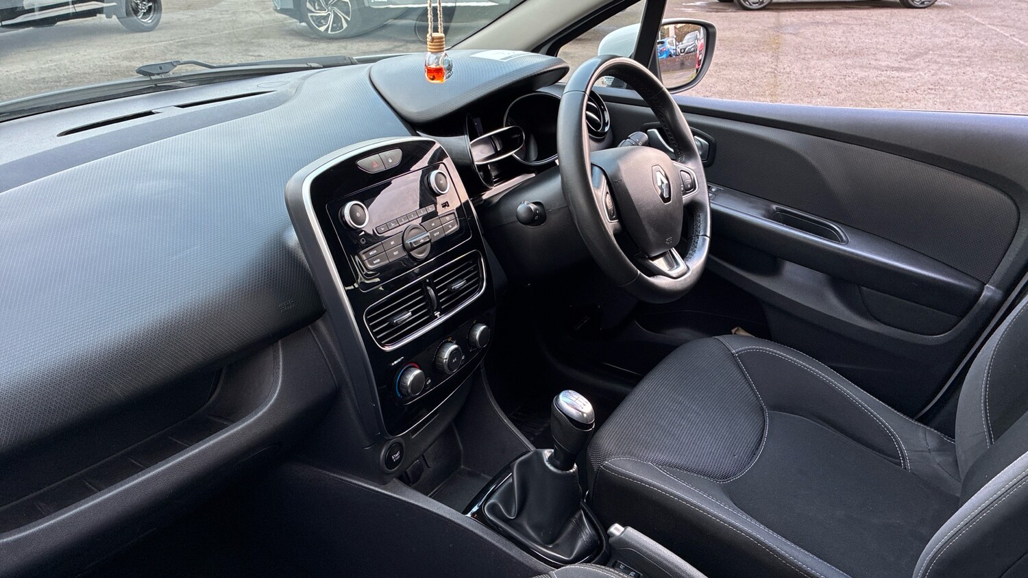 Used Renault Clio 2018 for sale - 77759132: Photo 11