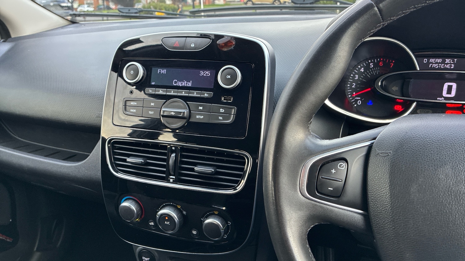 Used Renault Clio 2018 for sale - 77759132: Photo 14