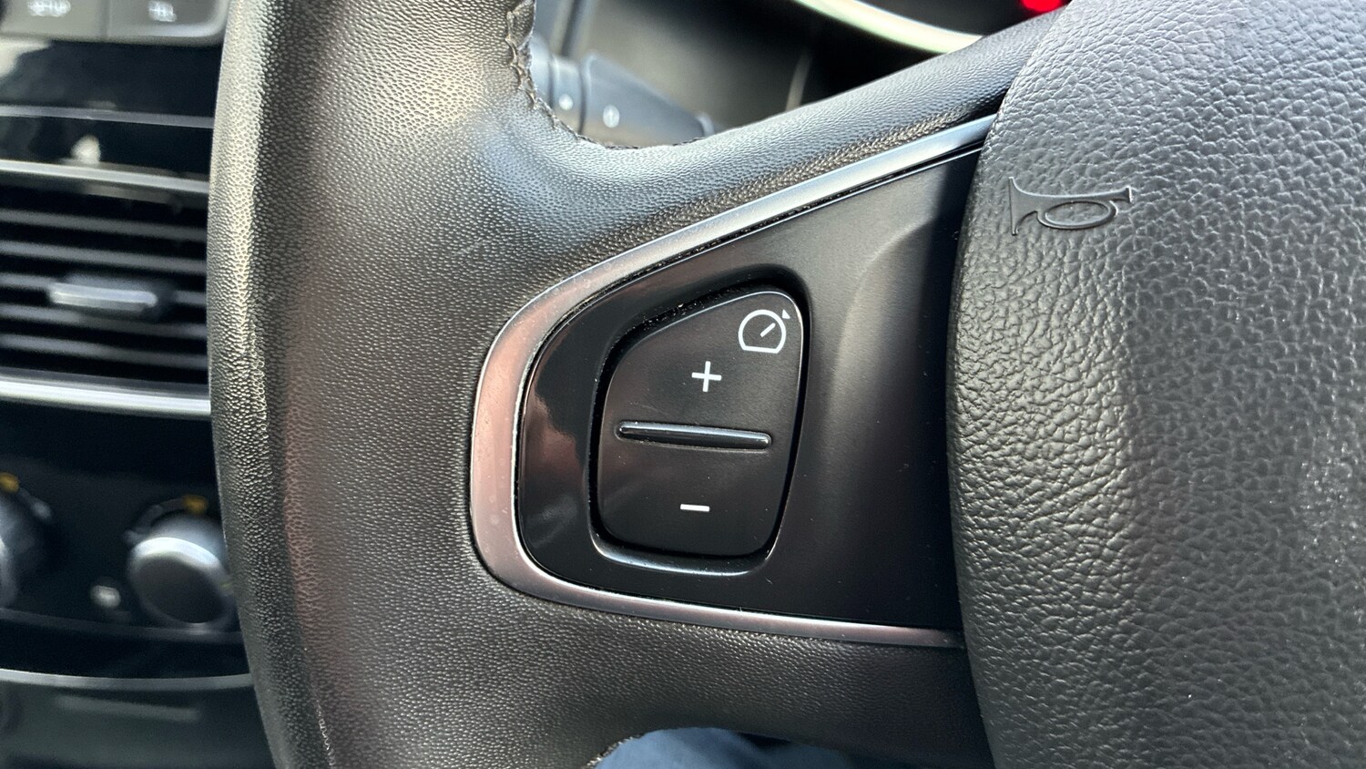 Used Renault Clio 2018 for sale - 77759132: Photo 22