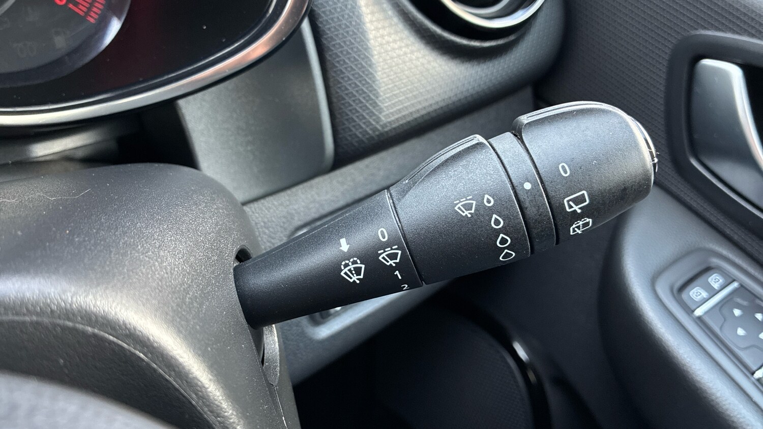 Used Renault Clio 2018 for sale - 77759132: Photo 24