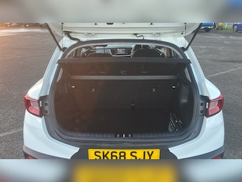 Used Kia Stonic 2018 for sale - 77228119: Photo