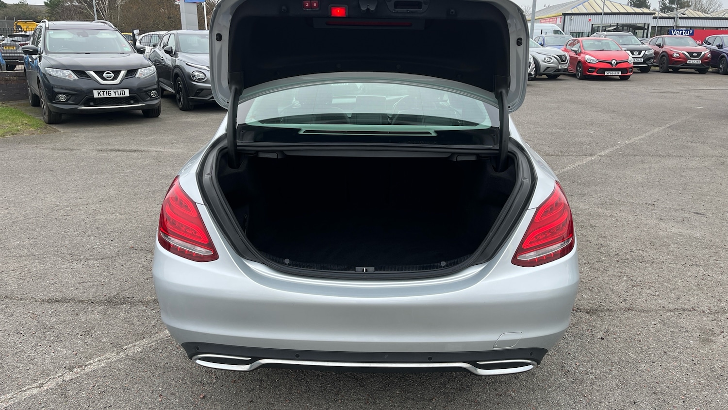 Used Mercedes-Benz C Class 2018 for sale - 77851181: Photo 4