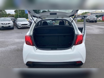 Used Toyota Yaris 2017 for sale - 79067677: Photo