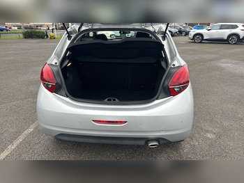 Used Peugeot 208 2018 for sale - 77298197: Photo