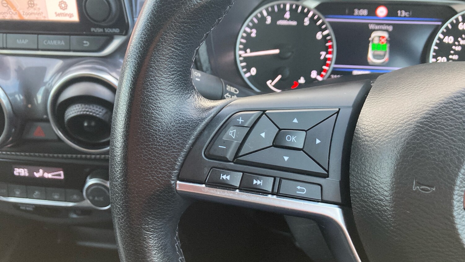 Used Nissan Juke 2023 for sale - 76907672: Photo 25