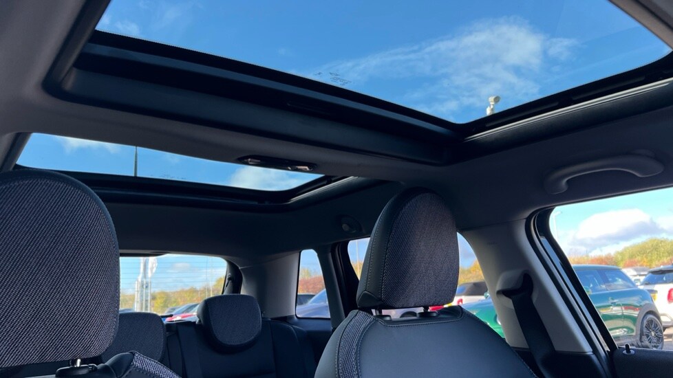 Used MINI Cooper 2025 for sale - 76870120: Photo 33