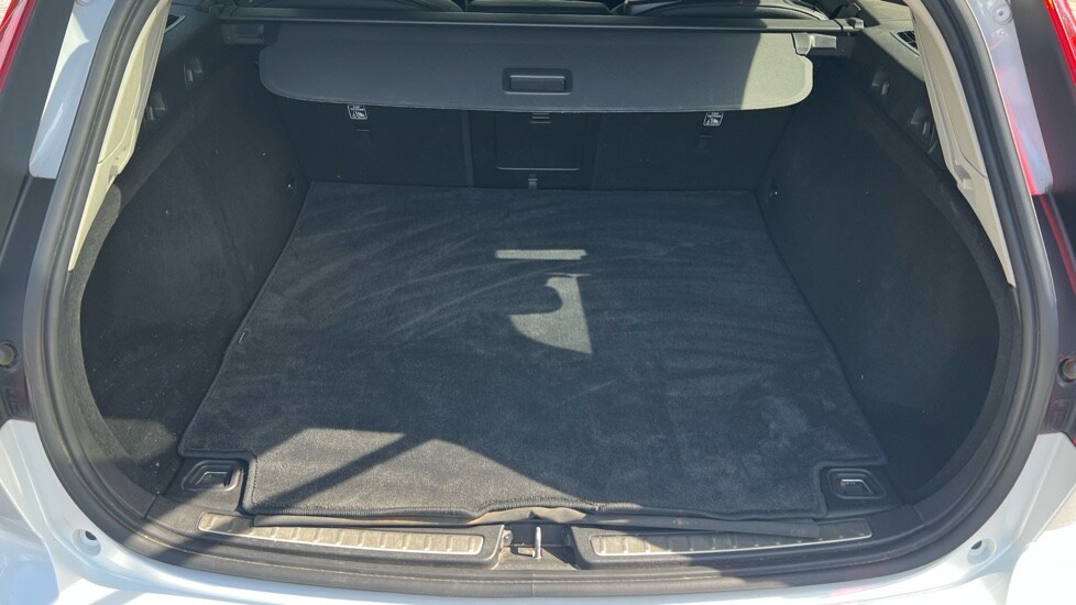 Used Volvo V60 2019 for sale - 76015009: Photo 15