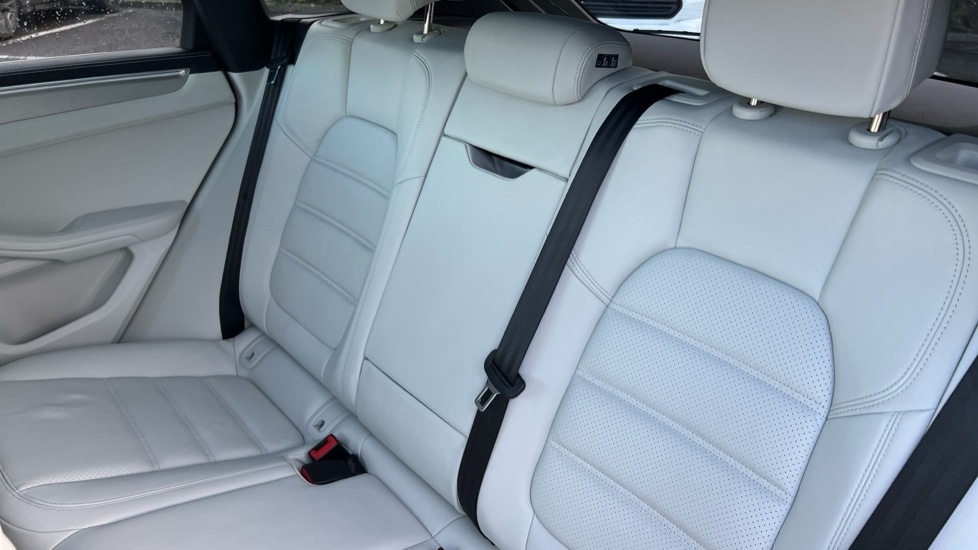 Used Porsche Macan 2022 for sale - 76623555: Photo 14