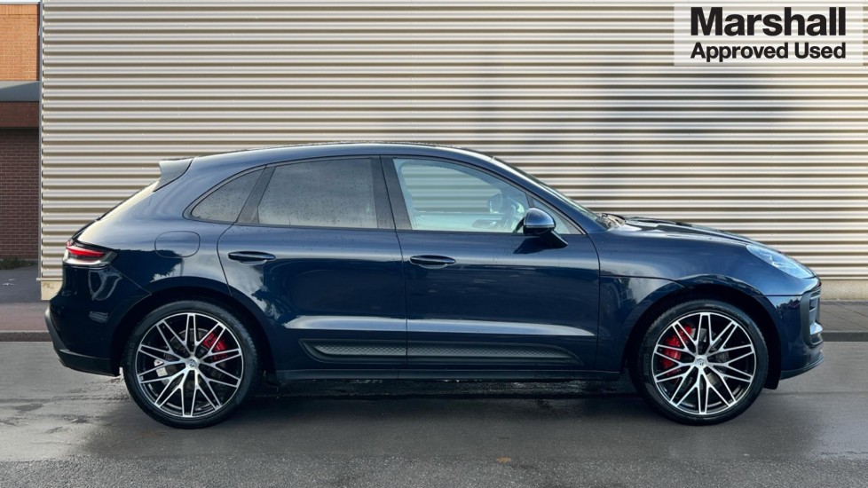 Used Porsche Macan 2022 for sale - 76623555: Photo 2