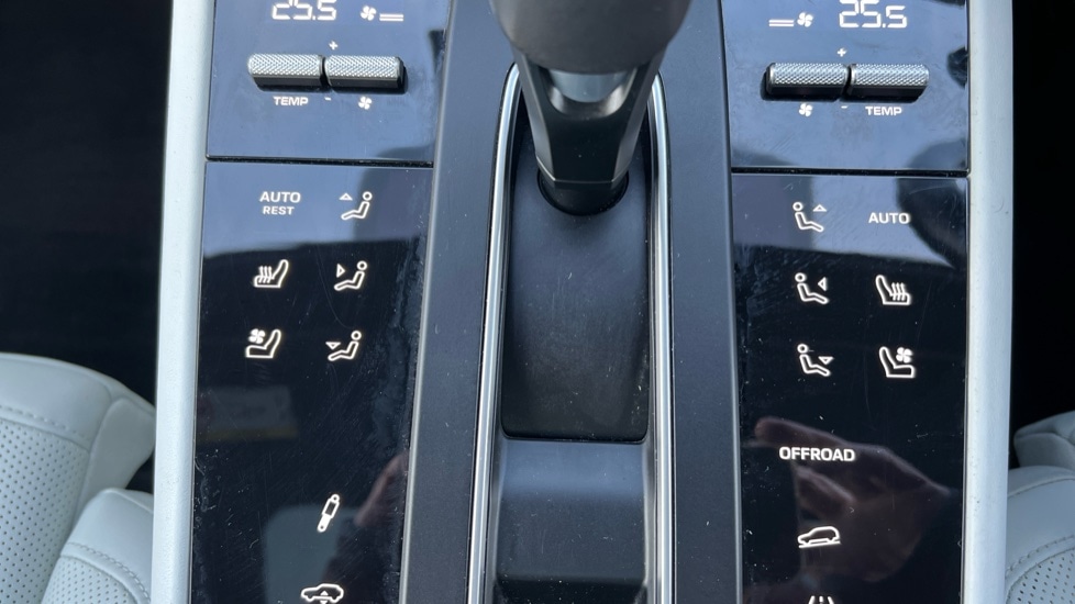 Used Porsche Macan 2022 for sale - 76623555: Photo 24