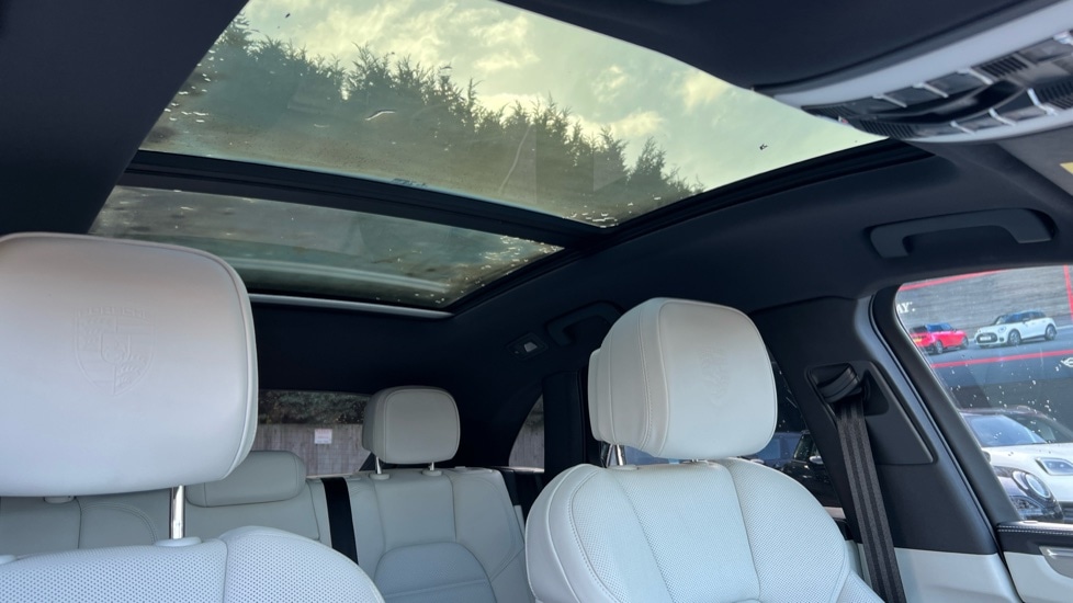 Used Porsche Macan 2022 for sale - 76623555: Photo 25