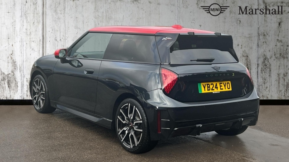 Used MINI Cooper 2024 for sale - 76872623: Photo 2