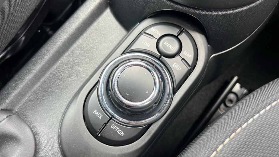 Used MINI Convertible 2023 for sale - 76442106: Photo 19