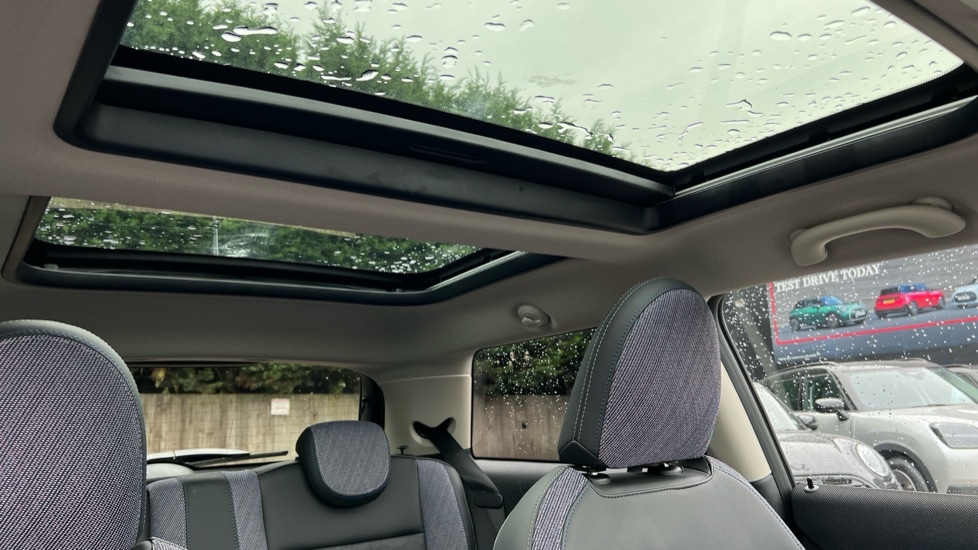 Used MINI Cooper 2024 for sale - 76766240: Photo 33