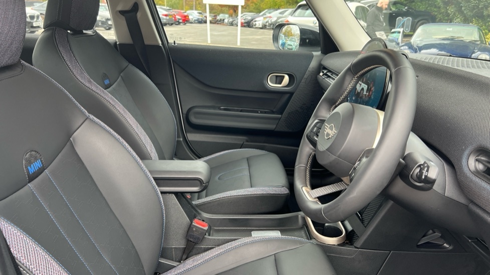 Used MINI Cooper 2025 for sale - 76870131: Photo 11