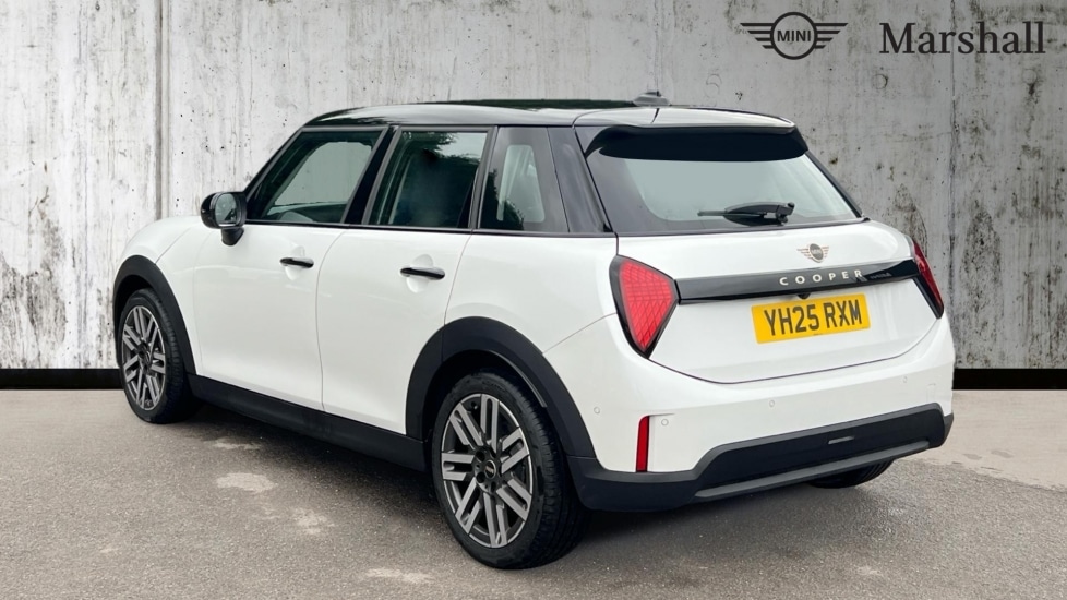 Used MINI Cooper 2025 for sale - 76870131: Photo 2