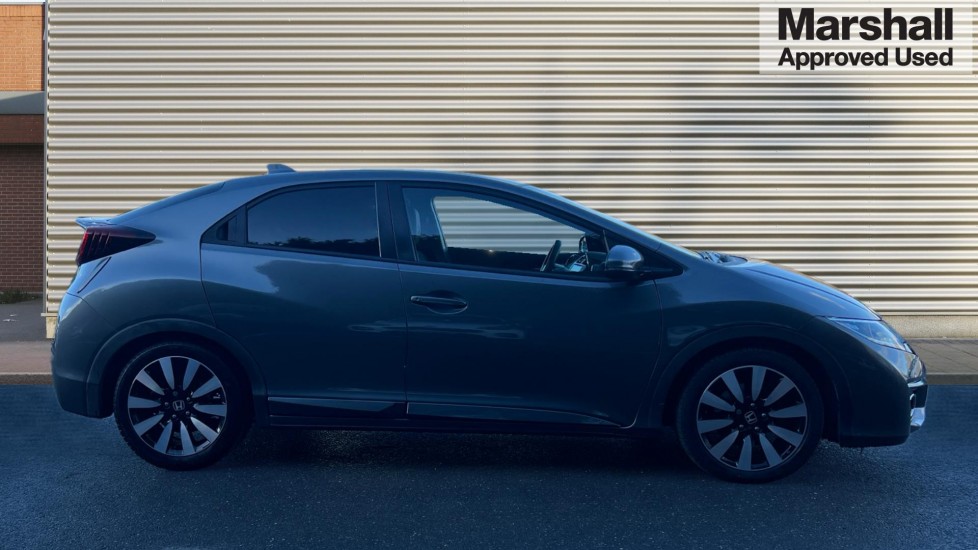 Used Honda Civic 2017 for sale - 76872607: Photo 2