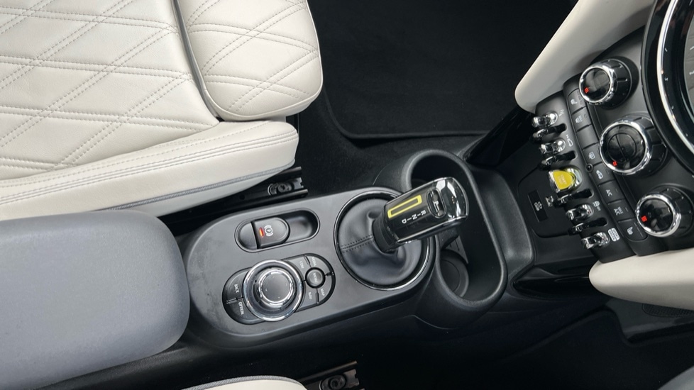 Used MINI Hatch 2022 for sale - 76870427: Photo 10