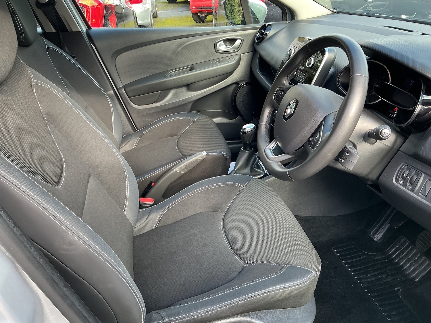 Used Renault Clio 2025 for sale - 76346877: Photo 12