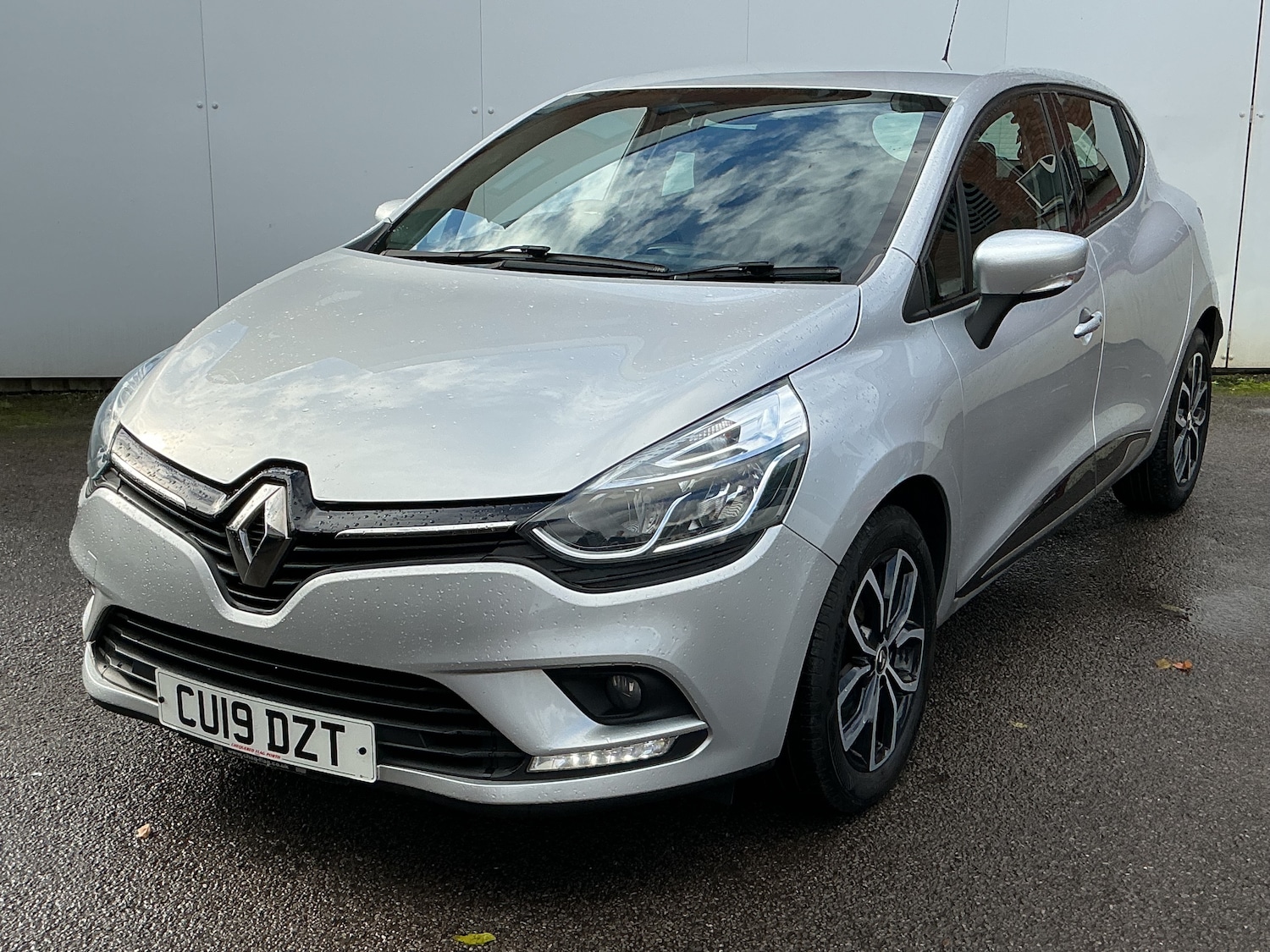 Used Renault Clio 2025 for sale - 76346877: Photo 2
