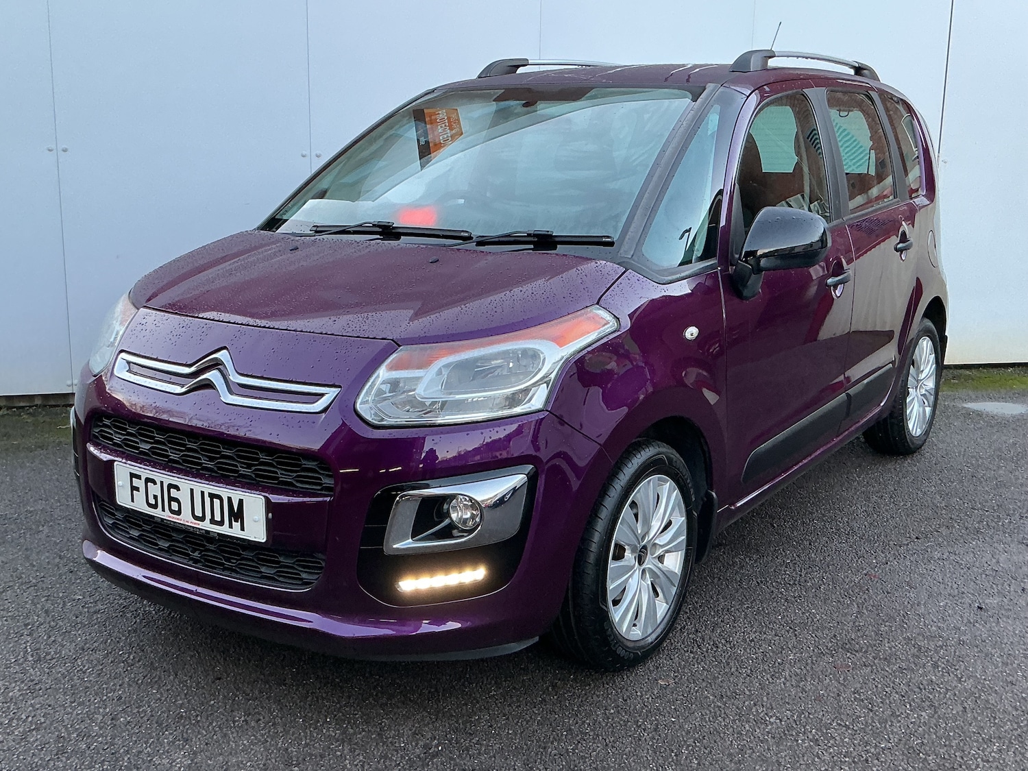Used Citroen C3 Picasso 2016 for sale - 76949781: Photo 2