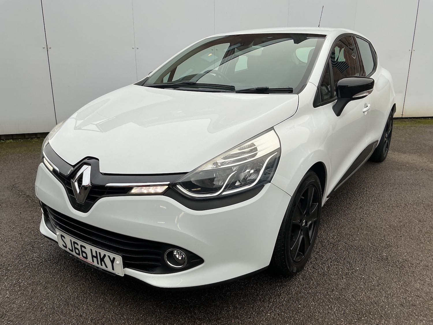 Used Renault Clio 2016 for sale - 77743444: Photo 2