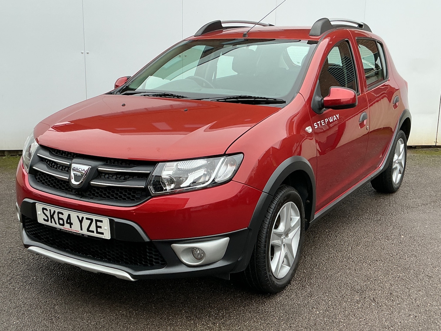 Used Dacia Sandero Stepway 2014 for sale - 77520043: Photo 2