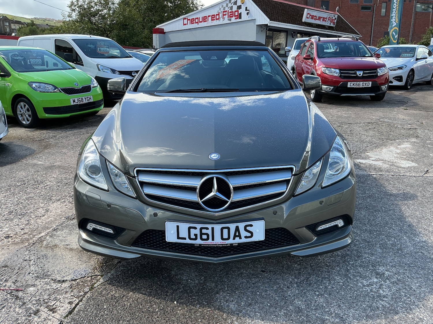 Used Mercedes-Benz E Class 2011 for sale - 75724255: Photo 2