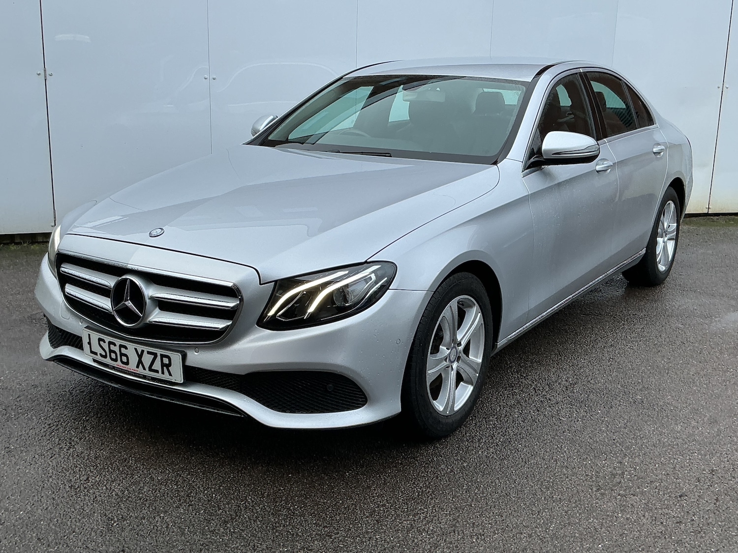 Used Mercedes-Benz E Class for sale - 77477059: Photo 2
