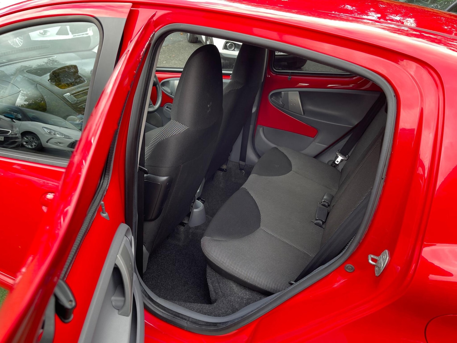 Used Toyota AYGO 2011 for sale - 77645983: Photo 25