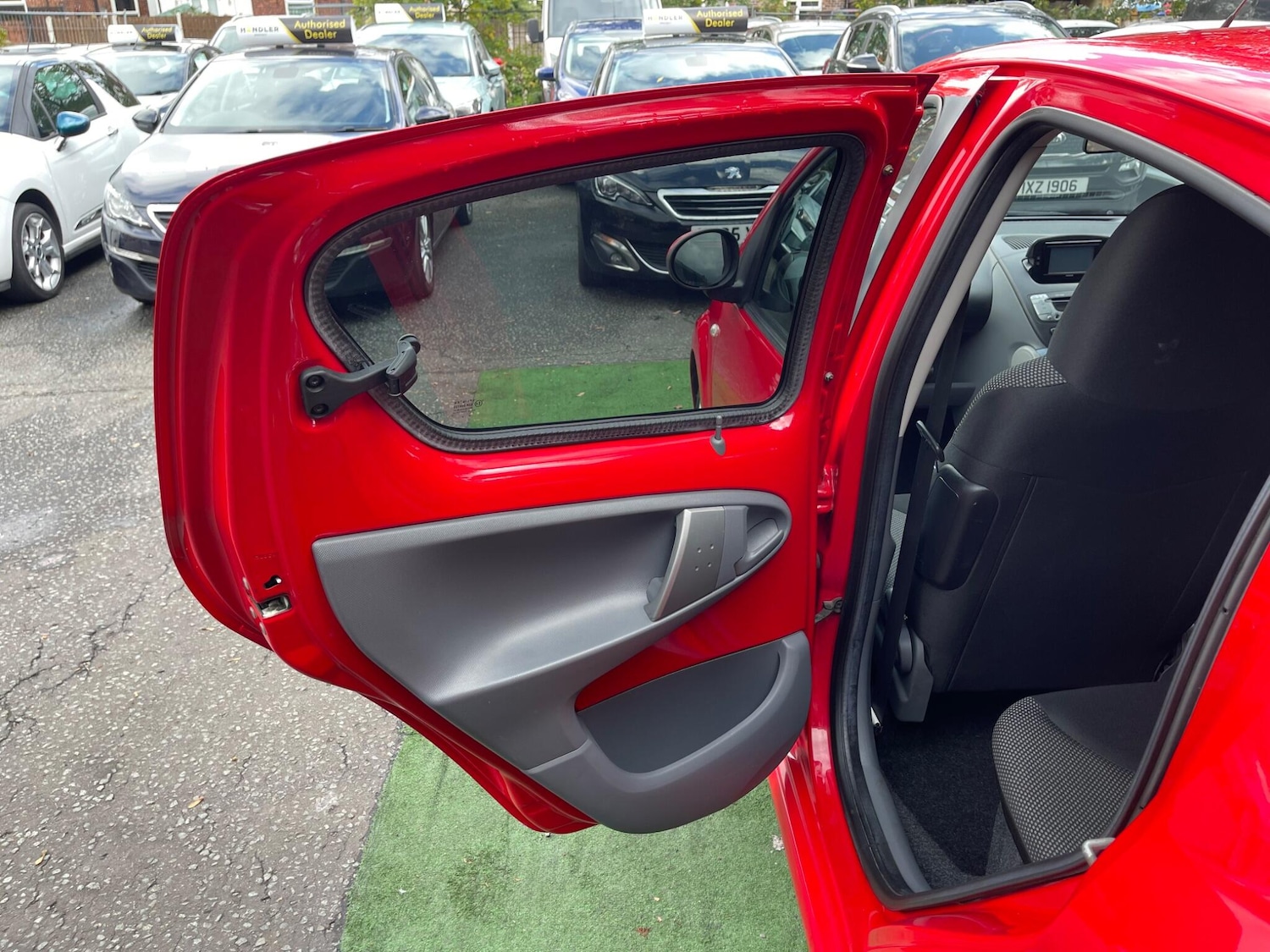 Used Toyota AYGO 2011 for sale - 77645983: Photo 26