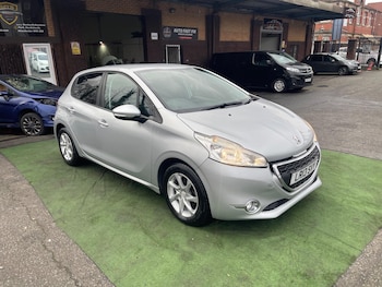 Used Peugeot 208 2013 for sale - 77598840: Photo