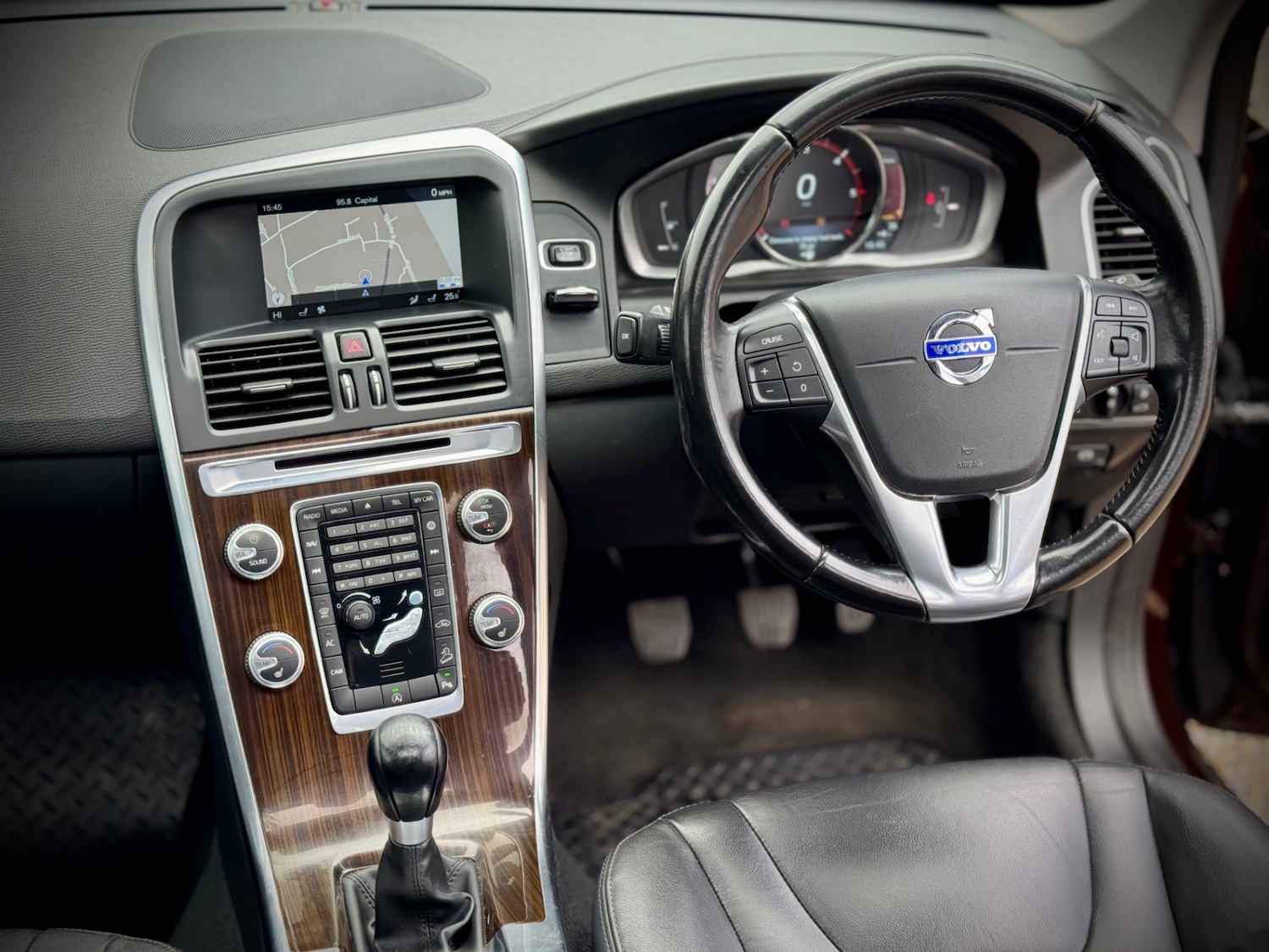 Used Volvo XC60 2015 for sale - 78139950: Photo 13