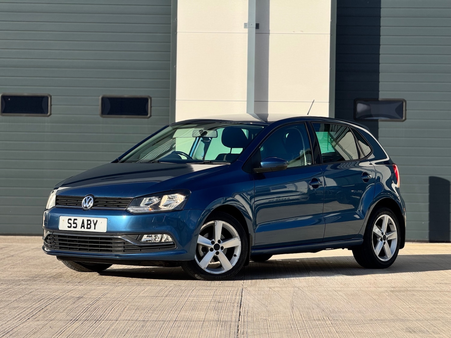 Used Volkswagen Polo 2015 for sale - 77897401: Photo 1